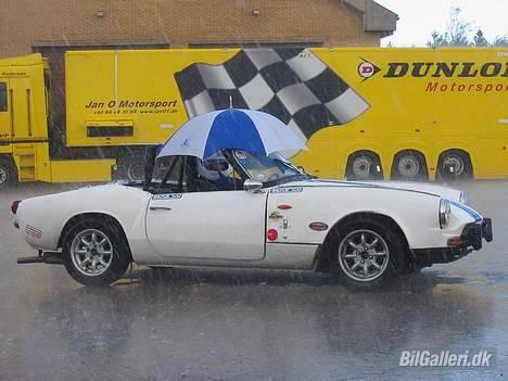 Triumph Spitfire Mk3 - Venter i tung regn på at komme på Ring Djursland billede 7