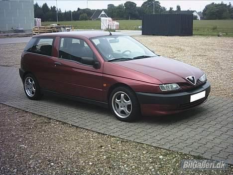 Alfa Romeo 145 billede 2