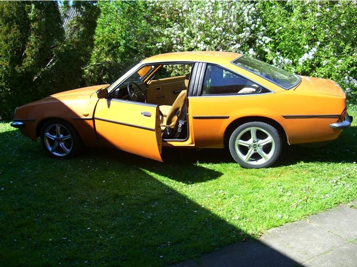 Opel Manta S Coupe Solgt! - Rengørring på en god sommerdag billede 1