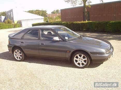 Mazda 323f billede 3