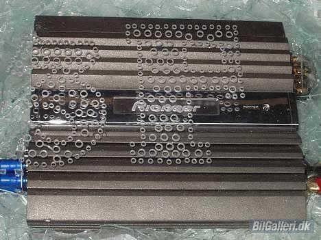 Mazda 323f - Forstærker billede 6