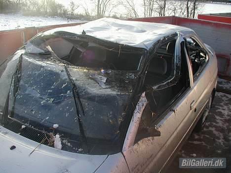 Ford Escort (totalskadet) billede 7