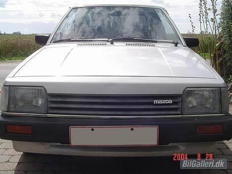 Mazda 323 - Foran. billede 1