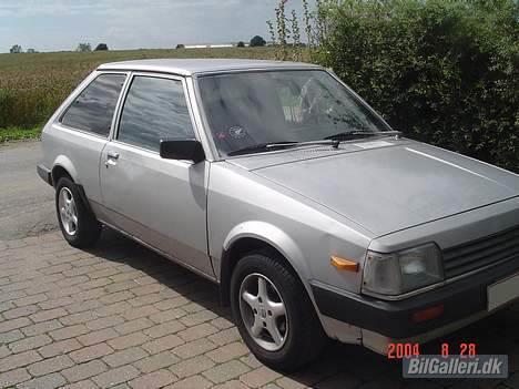 Mazda 323 - Fra siden. billede 2