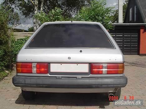 Mazda 323 - Bagfra. billede 3