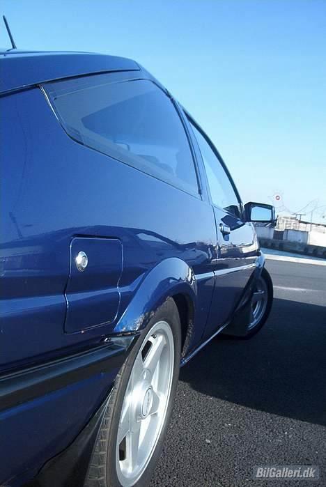 Toyota Corolla GT Coupé - Er en lille smule rusten som så mange andre coupe´er. Men motoren går rigtigt fint, og bagtøjet spiller MAX!!! billede 9