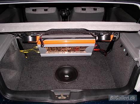 VW Polo 6N SOLGT!!! - Anlægget blev aldrig bygget helt færdigt, men det spiller fantastisk... billede 10