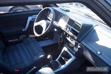 Skoda Favorit 136 Silverline   - cockpittet. idag er der lagt sædebetræk på billede 6