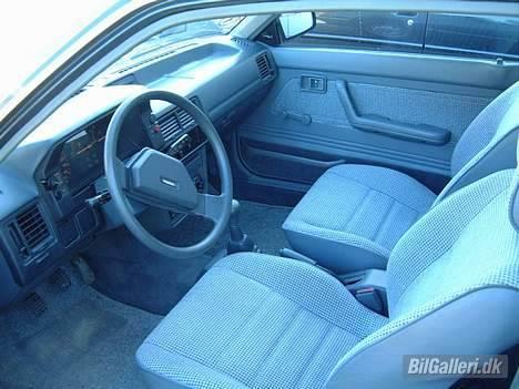 Mazda 323 1.3 LX SOLGT billede 3