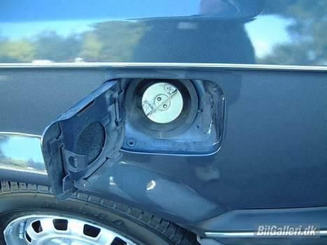 Mazda 323 1.3 LX SOLGT billede 5