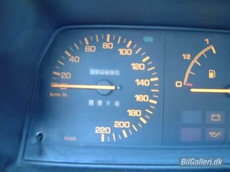 Mazda 323 1.3 LX SOLGT billede 4