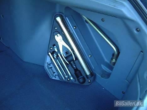 Mazda 323 1.3 LX SOLGT billede 8