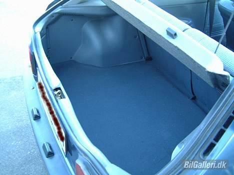 Mazda 323 1.3 LX SOLGT billede 7