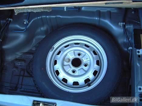 Mazda 323 1.3 LX SOLGT billede 9