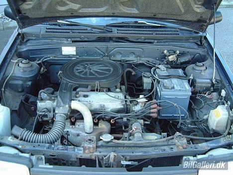 Mazda 323 1.3 LX SOLGT billede 10