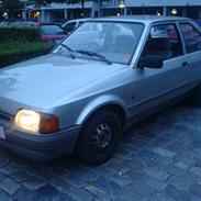 Ford Escort 1,6 CL DØD !