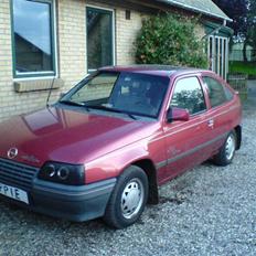 Opel kadett E (DØD)