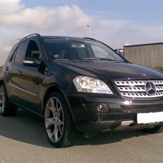 Mercedes Benz ML 320 CDI 4 MATIC(SOLGT)
