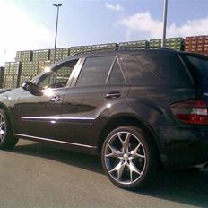 Mercedes Benz ML 320 CDI 4 MATIC(SOLGT)
