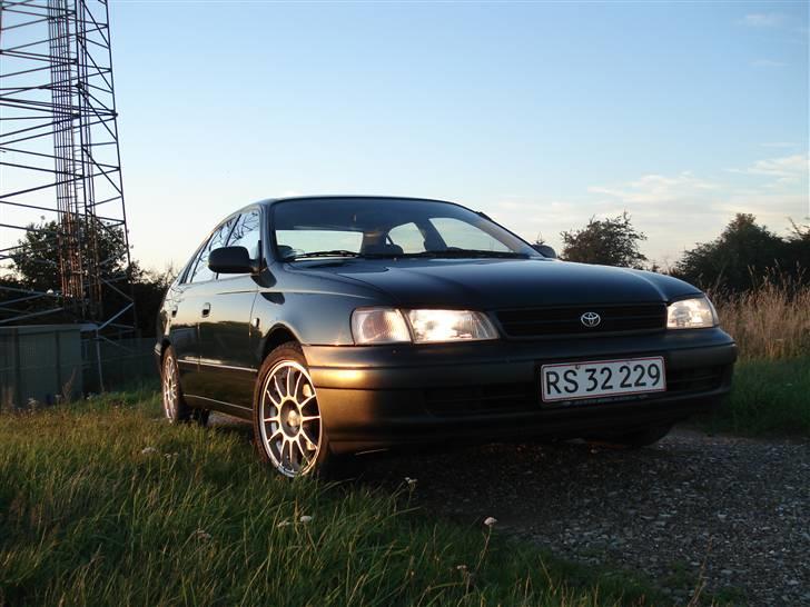Toyota Carina E billede 2