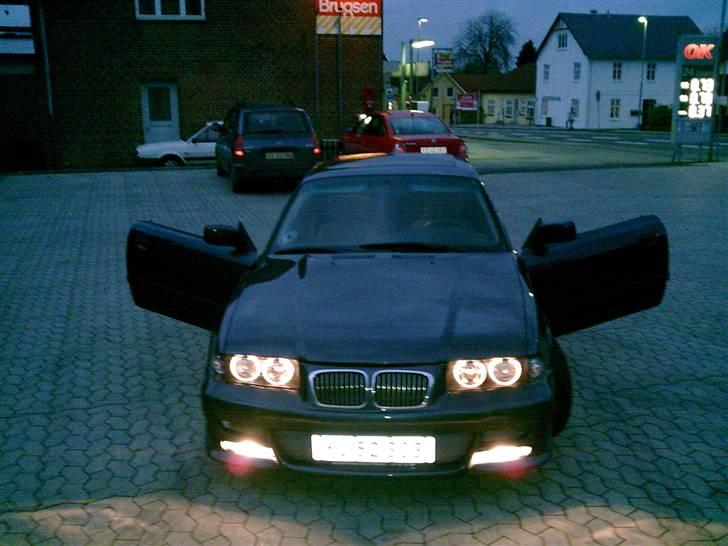 BMW 318is Coupe E36 SOLGT billede 2