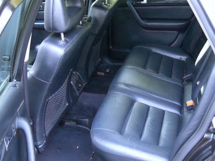 Audi S4 **SOLGT** - Jeg har førersædet helt tilbage, og der er stadig god plads bag... og man sidder godt i læderstuen billede 7