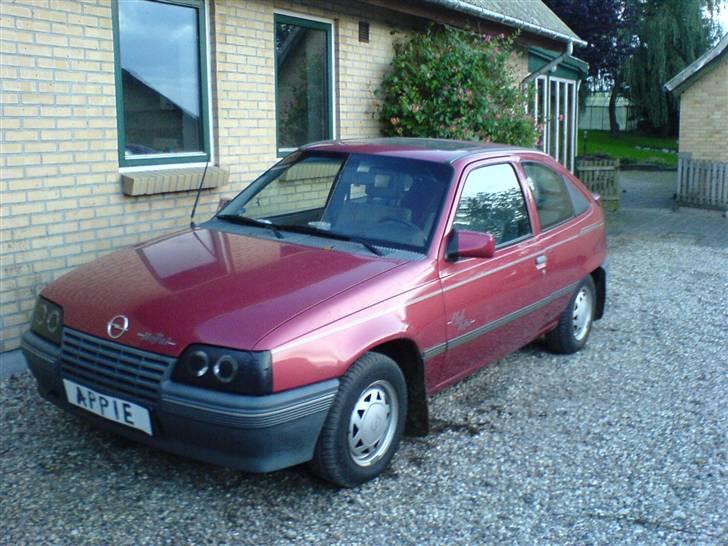 Opel kadett E (DØD) billede 1