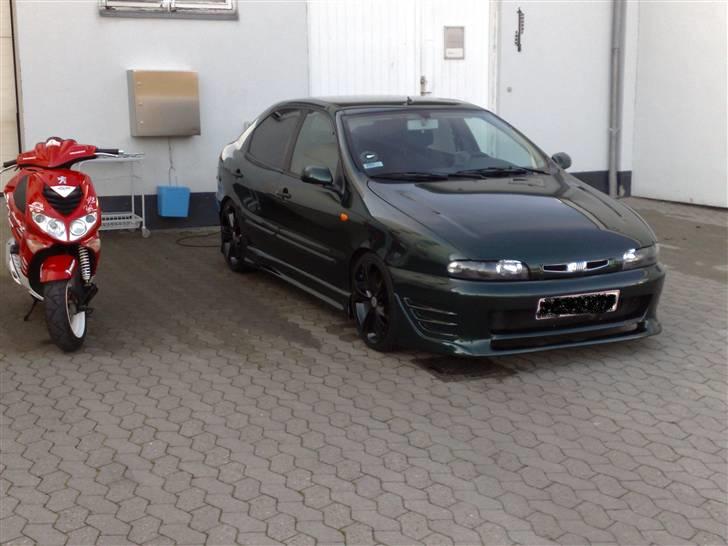 Fiat brava - her blev den så vasket, sammen med scooteren. skinner bare billede 16