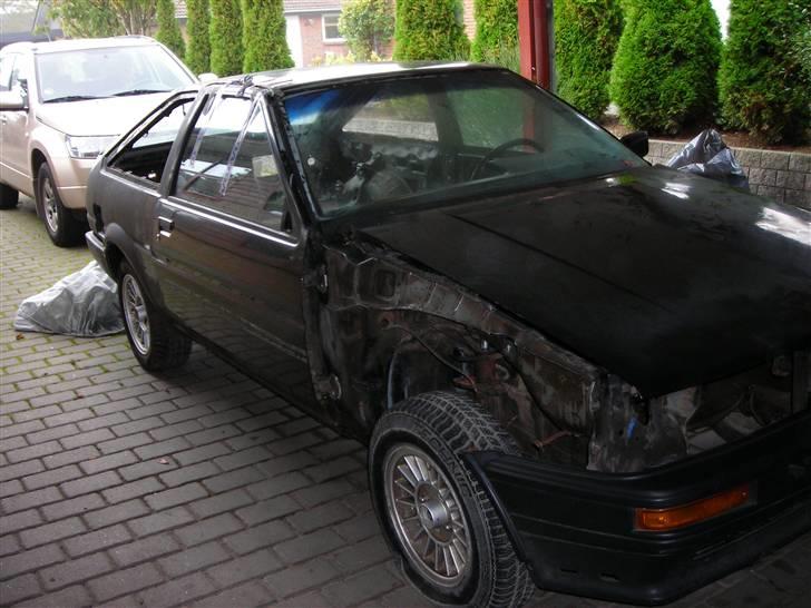 Toyota corolla gt ae86 solgt - ja sådan ser en afskildt ae86 så ud;) billede 1