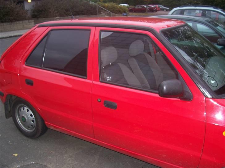 Skoda Felicia *SOLGT*  - Ja mørke ruder er vejen frem hehe billede 17