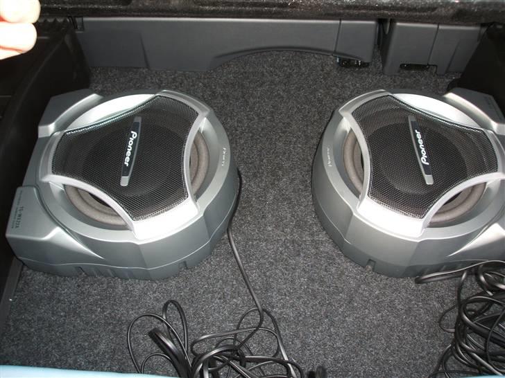 Toyota Yaris - pioneer aktive subs... god lyd(: billede 9