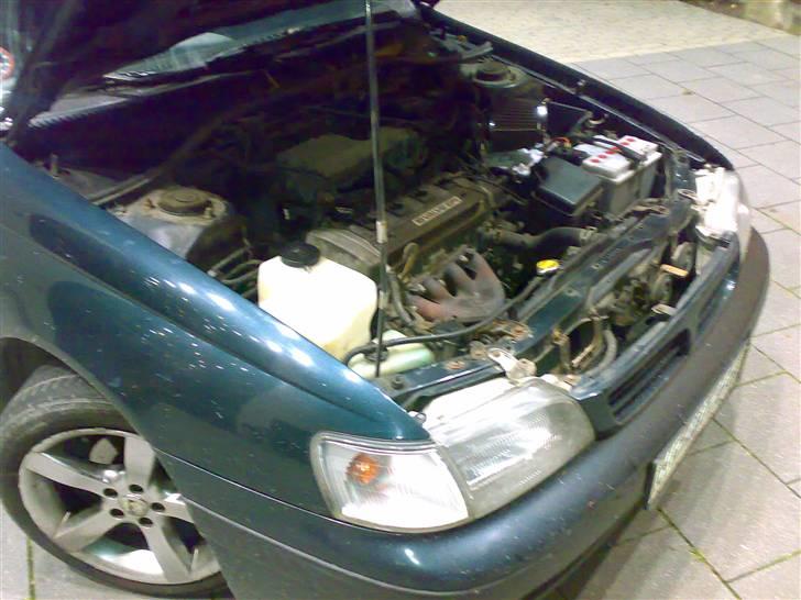 Toyota Carina E 1,6 GLi -xxSOLGT billede 4