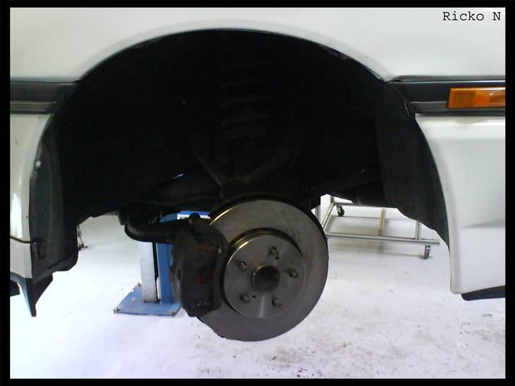 Toyota Supra Turbo Targa (Solgt) - Så kom der sku nye skiver på :) - shit de er store standart..! der kan kun lige klemmes en 16" på :) billede 16