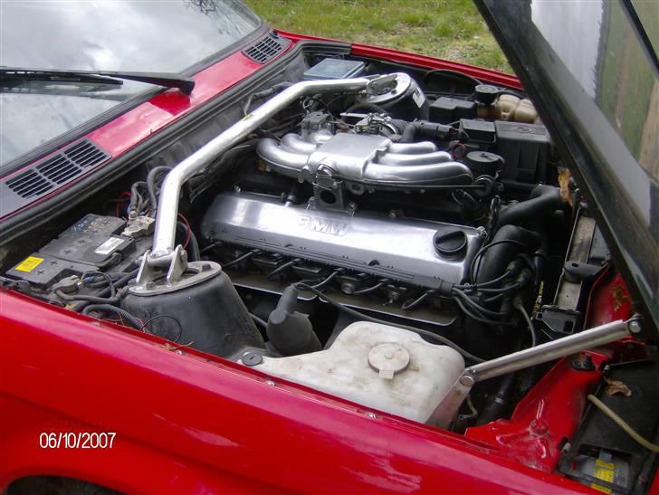 BMW e30 320i (donorbil) - motor rum som det så ud billede 12
