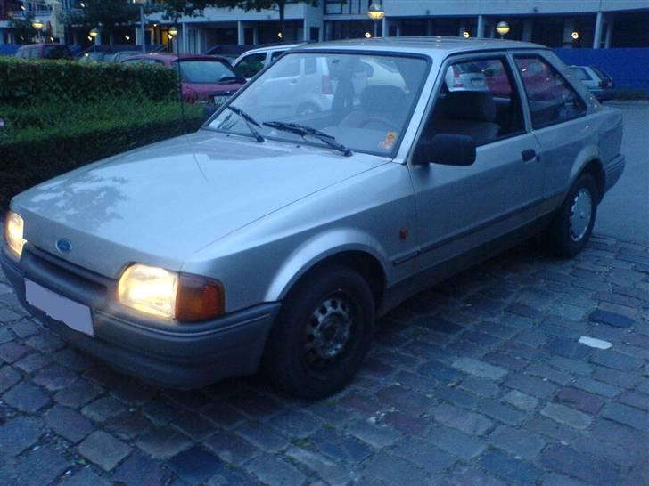 Ford Escort 1,6 CL DØD ! - Før ! billede 1