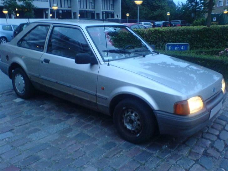 Ford Escort 1,6 CL DØD ! - Før ! billede 2