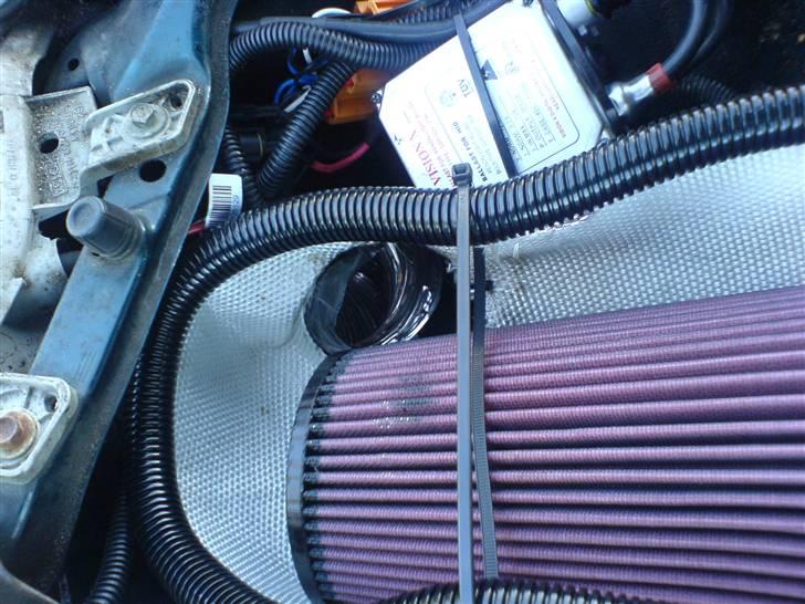 Honda Civic VTi SKADET :( - Her ender røret nede fra fronten, så der kommer dejlig kold luft til filteret, og det virker ;) billede 12