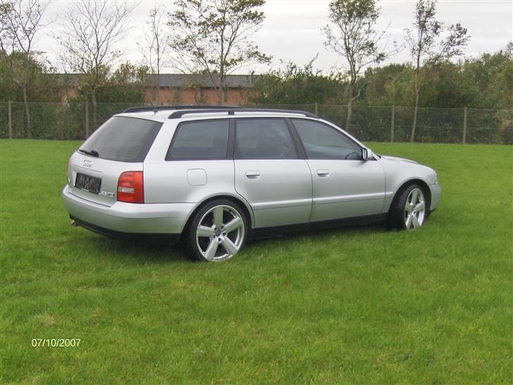 Audi A4 2.5 TDI Quattro billede 3