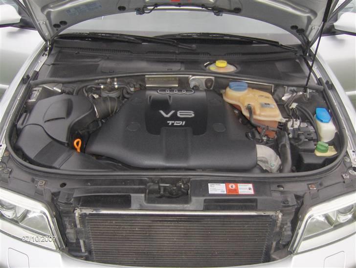 Audi A4 2.5 TDI Quattro billede 4