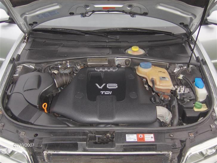 Audi A4 2.5 TDI Quattro billede 5