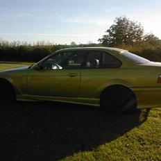 BMW 320i coupe *SOLGT*