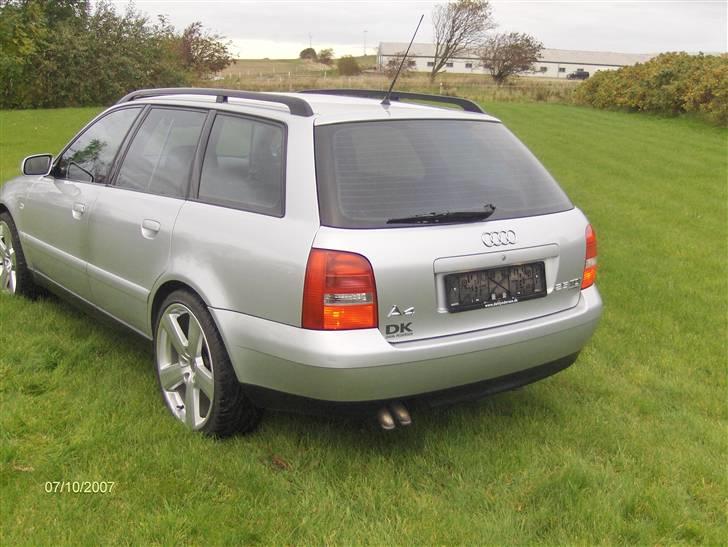 Audi A4 2.5 TDI Quattro billede 12