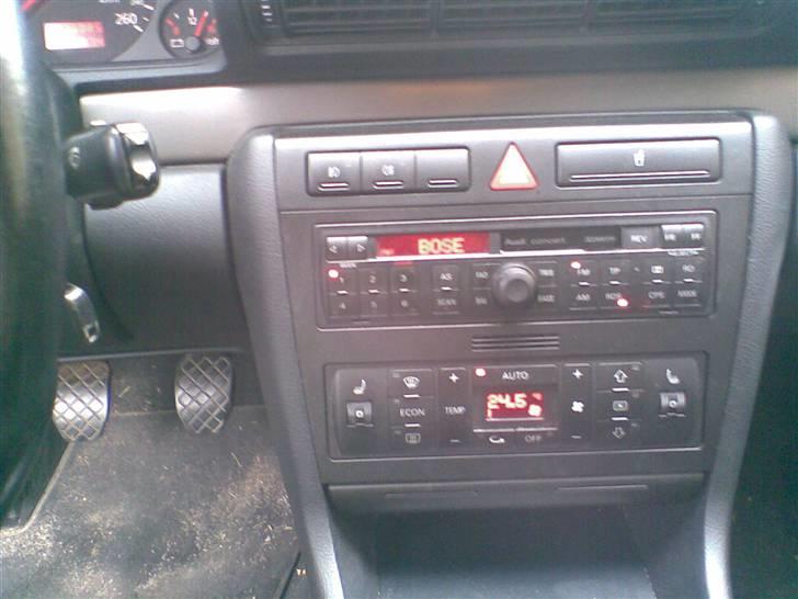 Audi A4 ABT "SOLGT" - Bose kasette mærkeligt, heldigvis er der 6 disc changer  billede 10