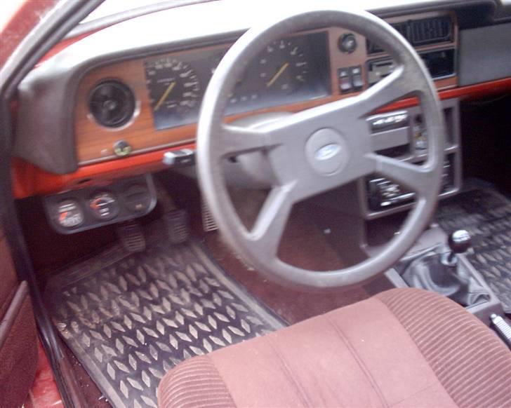 Ford Taunus - her kan man se instrumentringen fra 80´er modelen billede 3