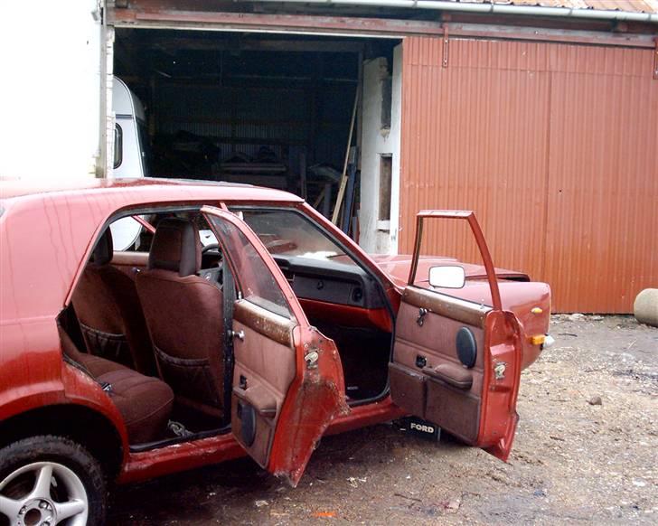 Ford Taunus - trænger til en kærlig hånd billede 5