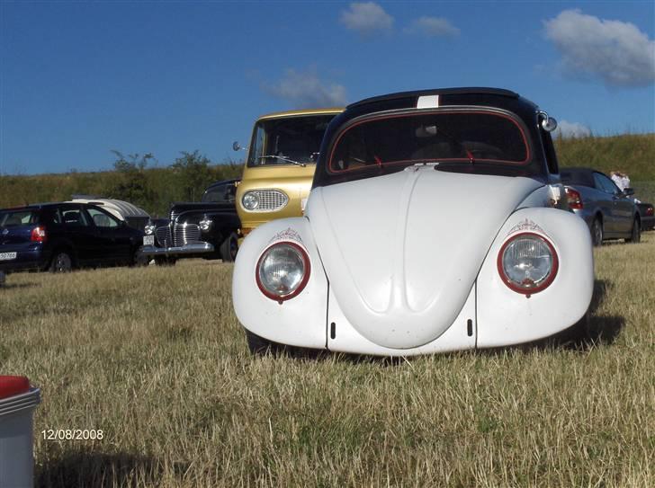 VW Ragtop - lygtekransene er nu blevet røde - billede fra Bedrock 2008 (1954) billede 15
