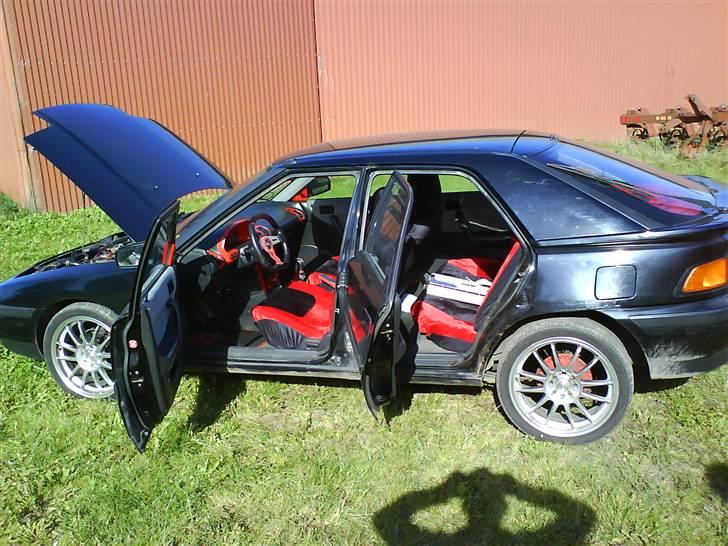 Mazda 323F''SOLGT'' billede 9
