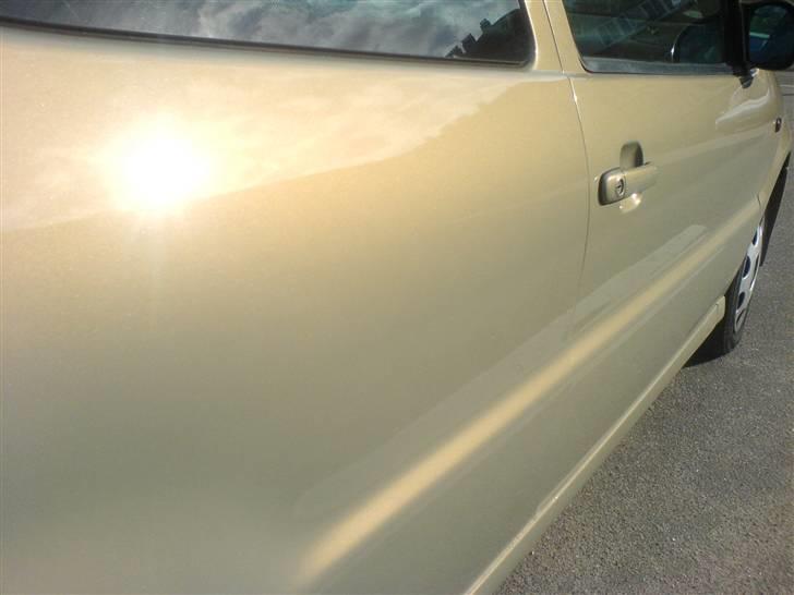 VW polo 6N... (solgt) - ved ikke helet om man kan se det men der er effekt i lakken ;) billede 2