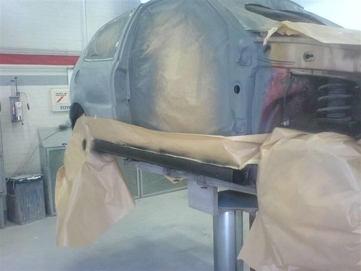 VW polo 6N... (solgt) - Fylderen slebet og klar til at blive malet billede 7