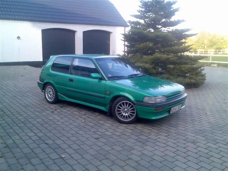 Toyota corolla   solgt - set fra siden billede 1